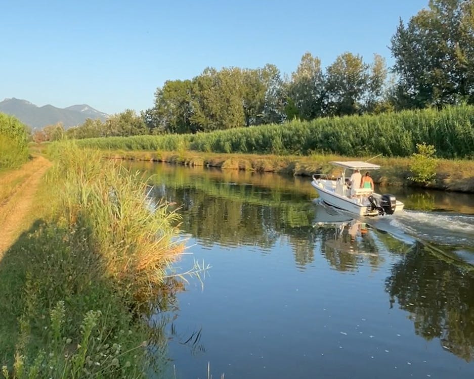 In barca sul fiume Versilia