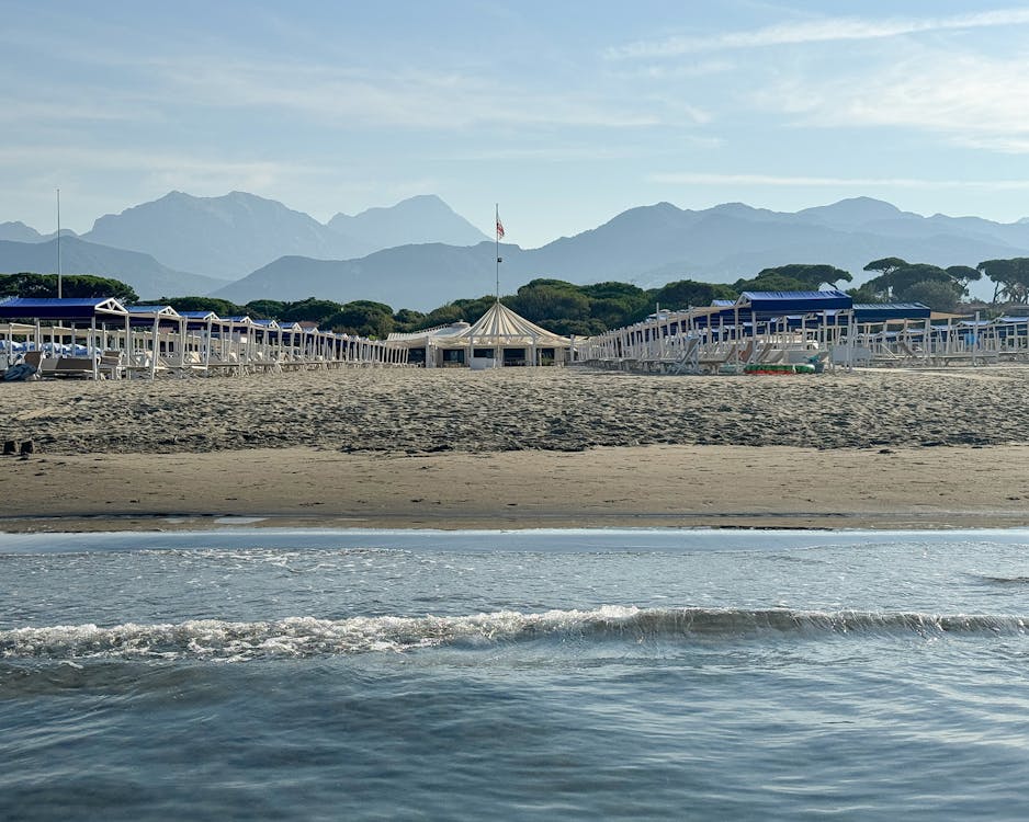 La spiaggia di Forte dei Marmi al matttino