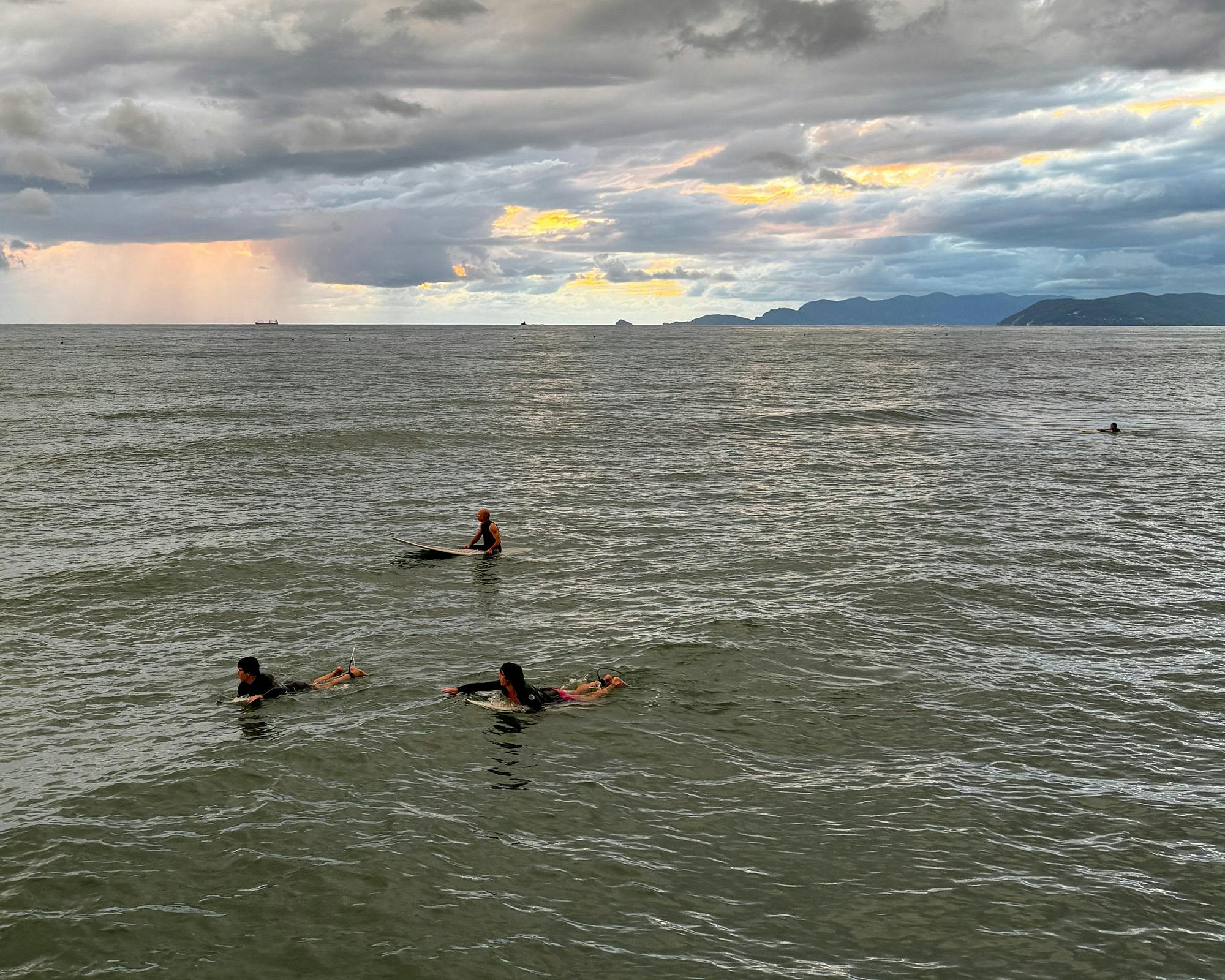 Surf nei pressi del pontile di Forte dei Marmi