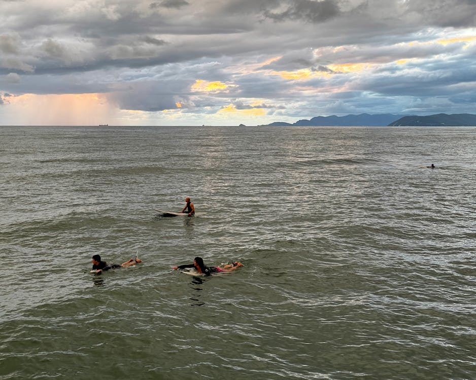 Surf nei pressi del pontile di Forte dei Marmi
