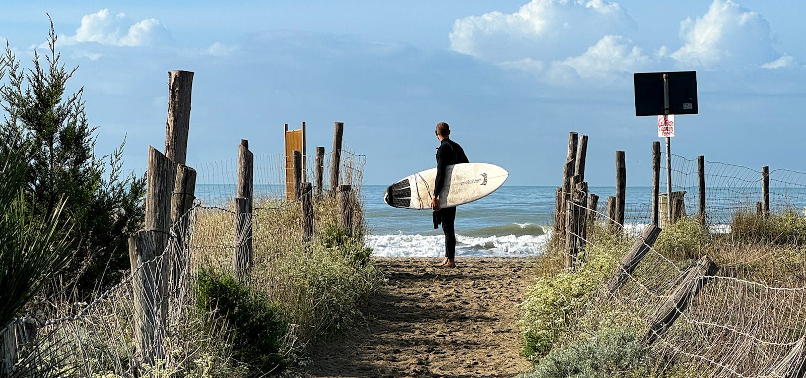 Tempo di surf alla spiaggia libera di Forte dei Marmi Tempo di surf alla spiaggia libera di Forte dei Marmi