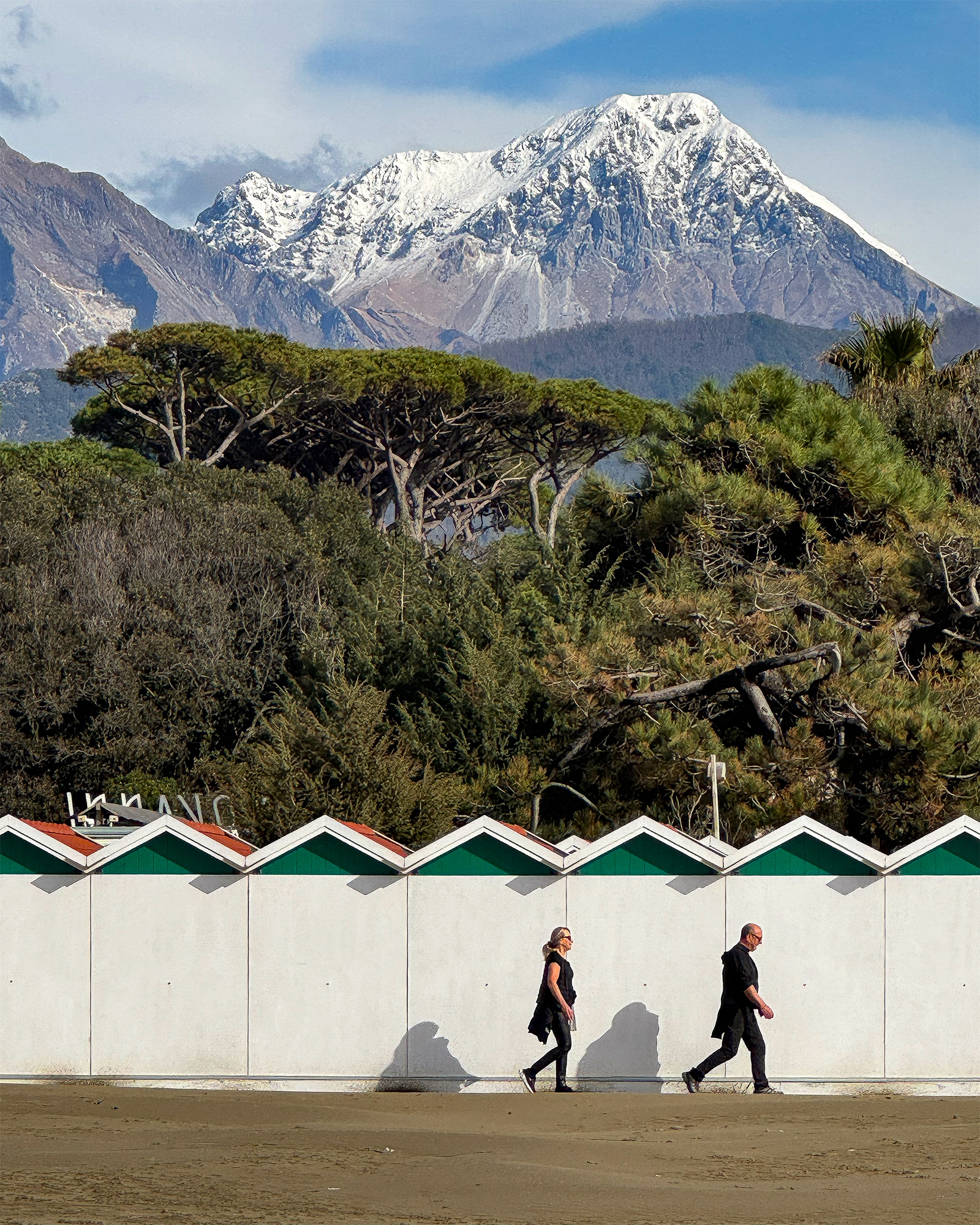 Passeggiata invernale sulla spiaggia di Fortge dei Marmi