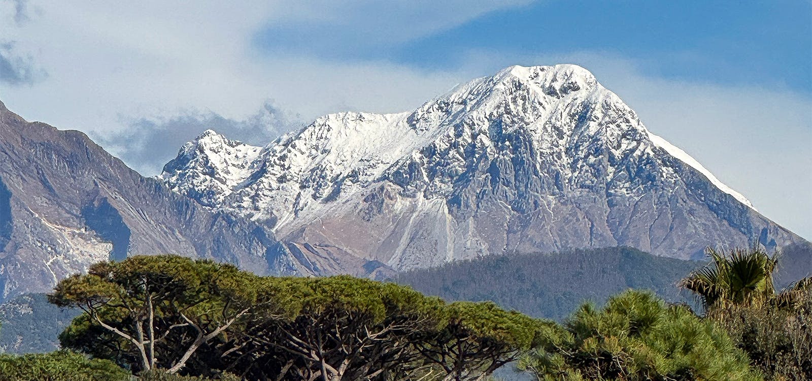 Passeggiata invernale sulla spiaggia di Fortge dei Marmi Passeggiata invernale sulla spiaggia di Fortge dei Marmi