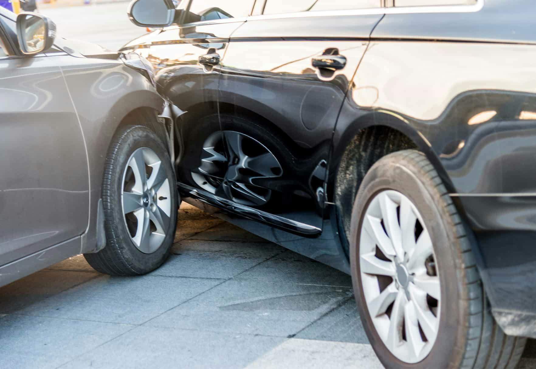 Two cars in an accident