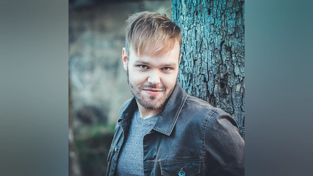 Man standing in front of tree