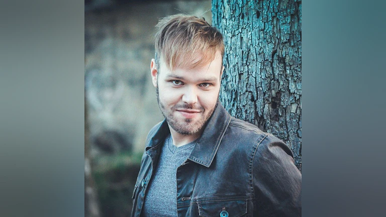 Man standing in front of tree