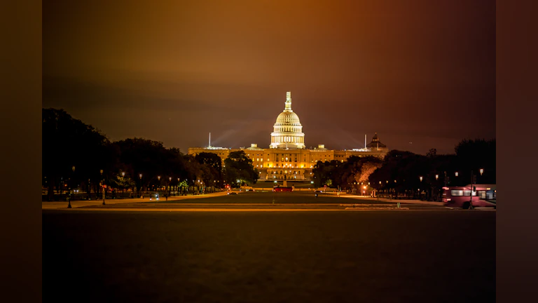 Photo of the white house at dusk