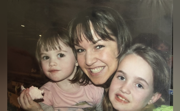 Young Taylor Ryan with her mother, Sabrina Jones.