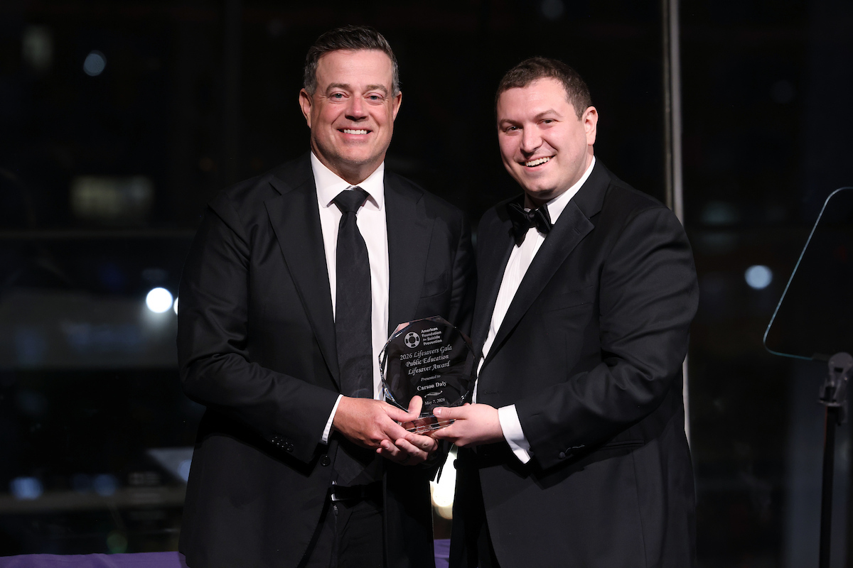 Left to right: Carson Daly and Phil Schermer, Award Presenter; Founder and CEO, Project Healthy Minds