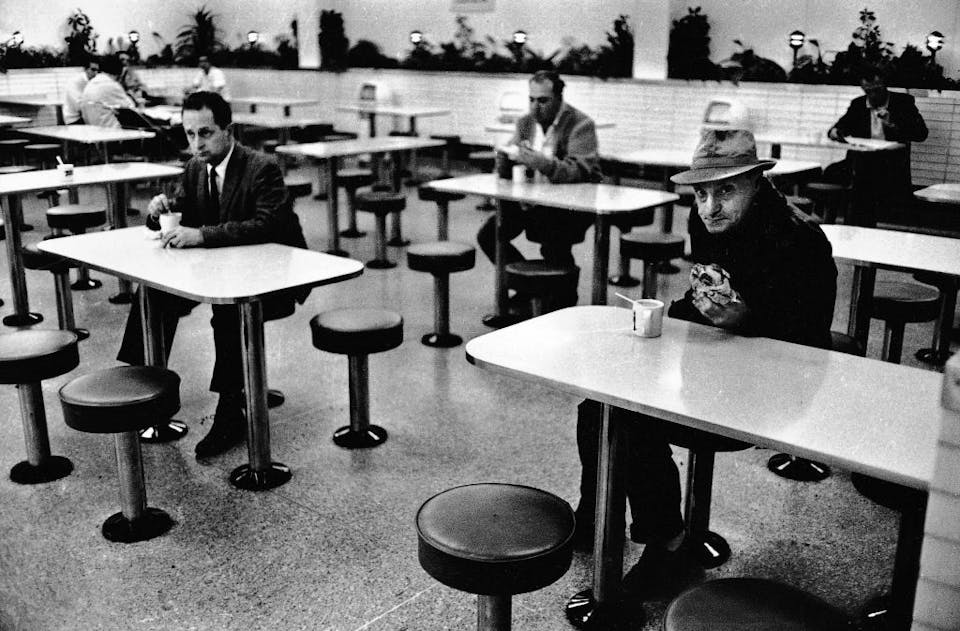 Customers in a New York diner, 1962. (Photo by Romano Cagnoni/Hulton Archive/Getty Images)