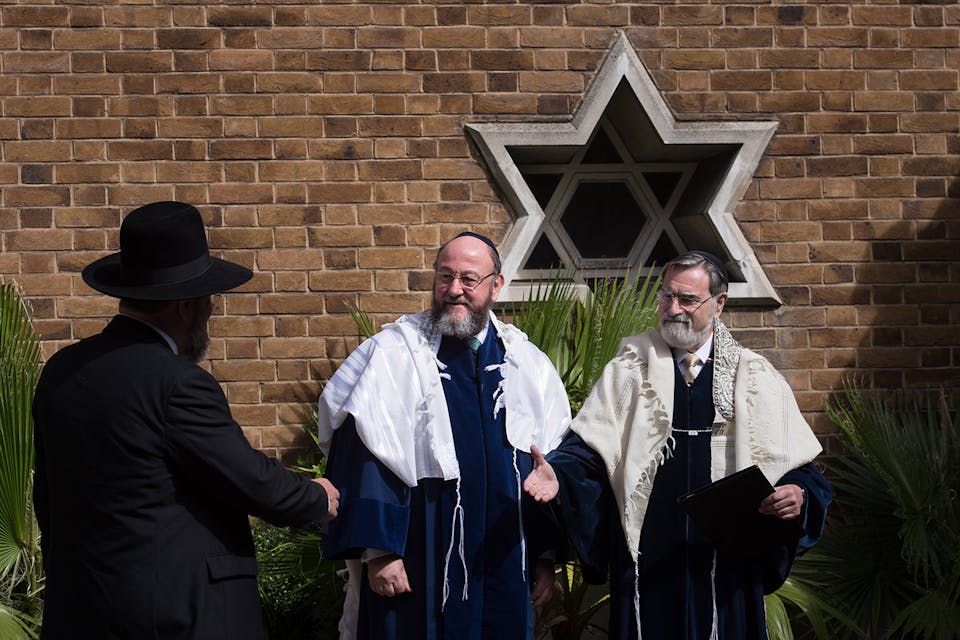 Jonathan Sacks speaks with Ephraim Mirvis, his successor as Chief Rabbi of the United Hebrew Congregations of the UK and the Commonwealth, on September 1, 2013 in London, England.* Stefan Rousseau, WPA Pool/Getty Images.* Spitzer Event Main