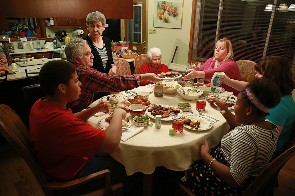 The Burnett family shares a Sabbath dinner on Friday, Dec. 12, 2014, in Homewood, Ill. (John J. Kim/Chicago Tribune/Tribune News Service via Getty Images)