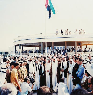Flag-hoisting_at_the_Union_Declaration