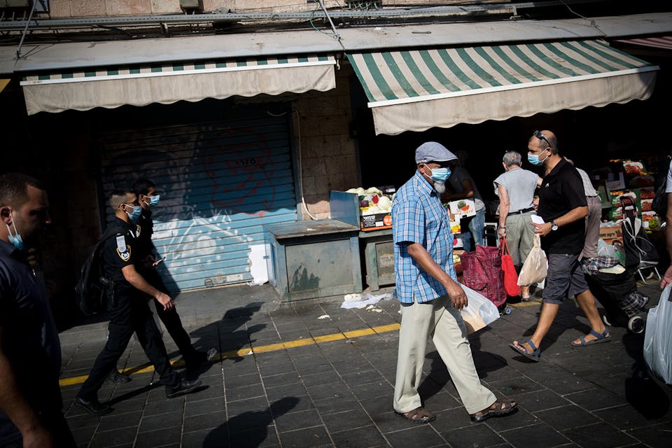 Pre-Rosh Hashanah shopping at the Mahane Yehuda Market in Jerusalem on September 18, 2020. *Yonatan Sindel/Flash90.* Pava 3 Main
