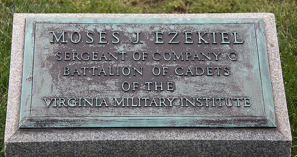 Confederate_Monument_-_Moses_Ezekiel_grave_-_Arlington_National_Cemetery_-_2011