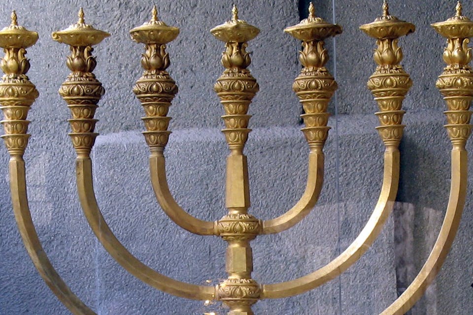 *A replica of the original Temple menorah.* Wikipedia. Menorah Rindner Main