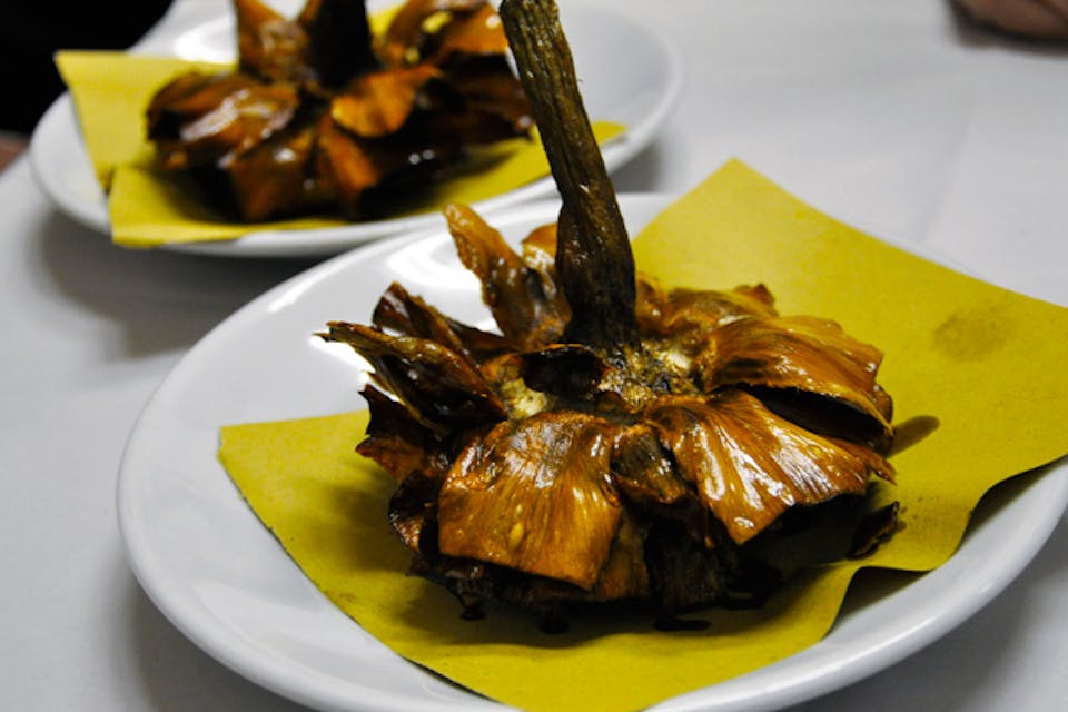 *Plates of *carciofi alla giudia*.* Flickr/seventyoneplace. carciofi-home
