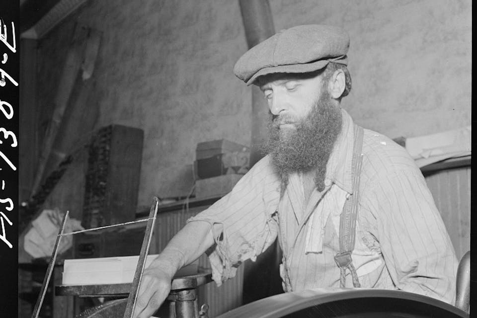 *A Jewish printer in a small shop on Broome Street on New York's Lower East Side in 1942.* Marjory Collins, Library of Congress. Yiddish-Idioms