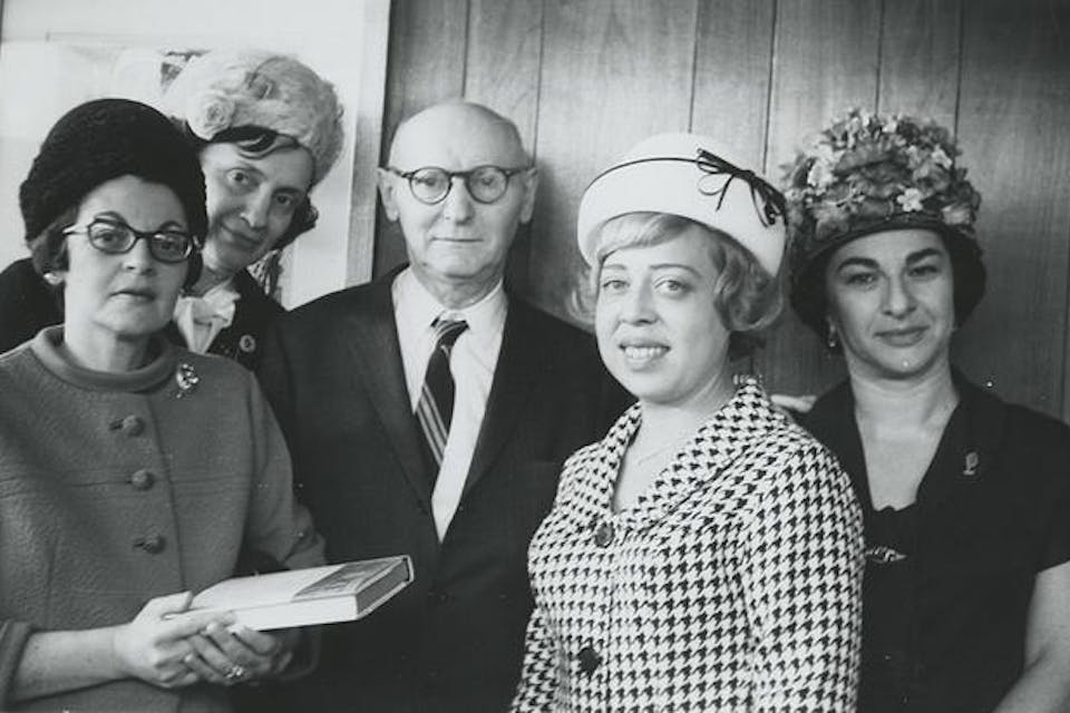 Courtesy *The Muses of Isaac Bashevis Singer*. bbb7ab_999e823f92d14052bb370132572000f0.jpg_srz_p_636_412_75_22_0.50_1.20_0