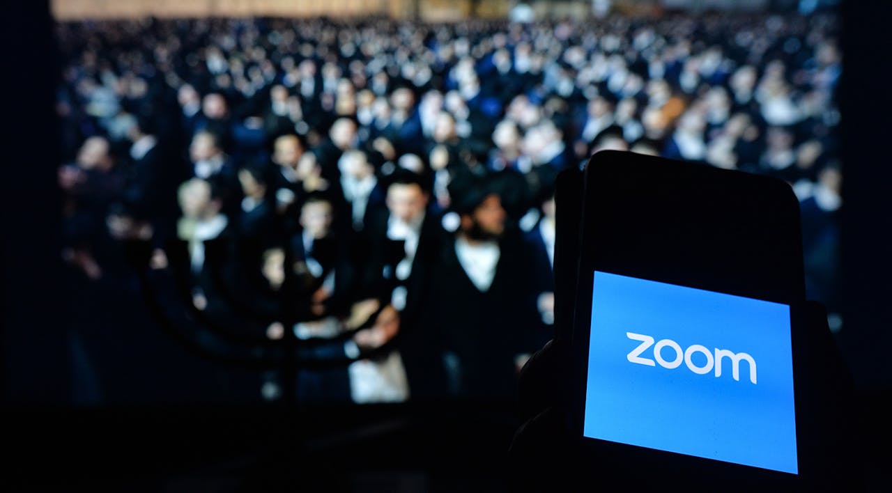 Artur Widak/NurPhoto via Getty Images. Zoom Seder Main