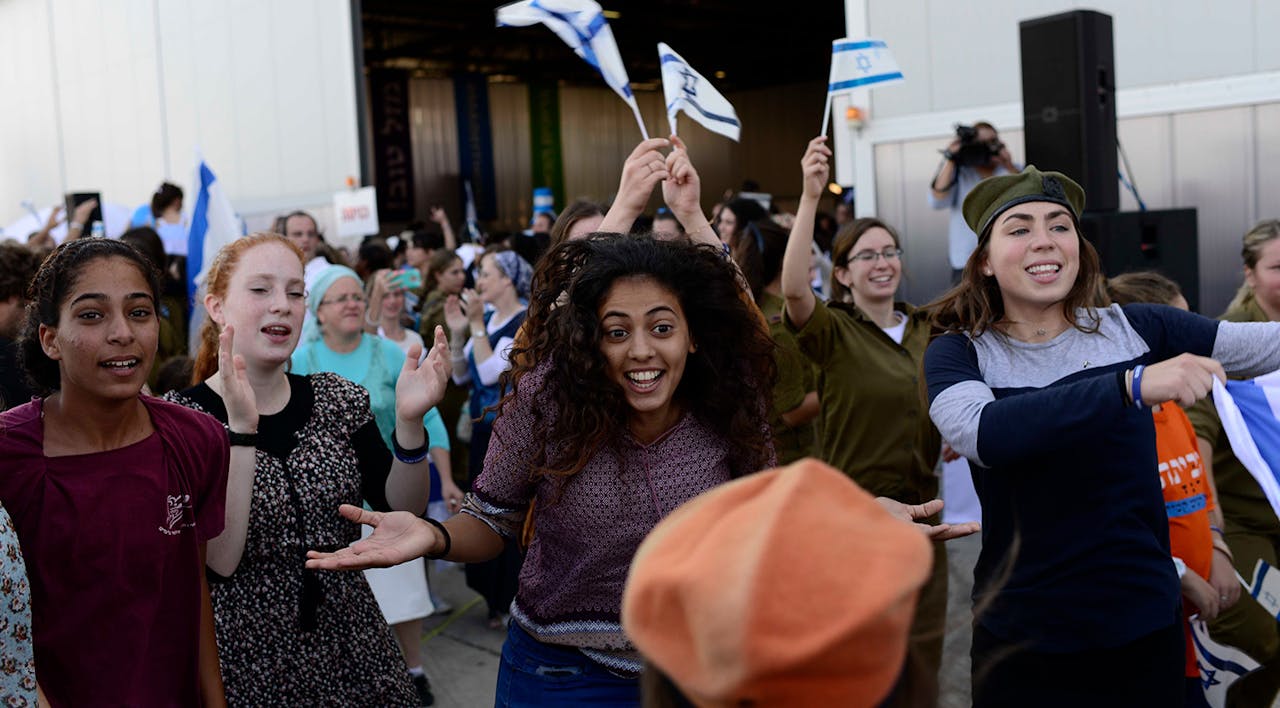 *New immigrants at Ben Gurion airport in Israel on August 17, 2016.* Photo by Tomer Neuberg/Flash90. Jewish World Main