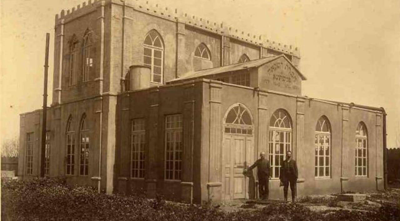 *The *Beit HaBeton* (Concrete House) in Petah Tikvah, Israel in 1912: the first building made of concrete in the country. *Wikimedia/Oded Yarkoni Archives of Petah Tikva. Halkin-Gordon-Main