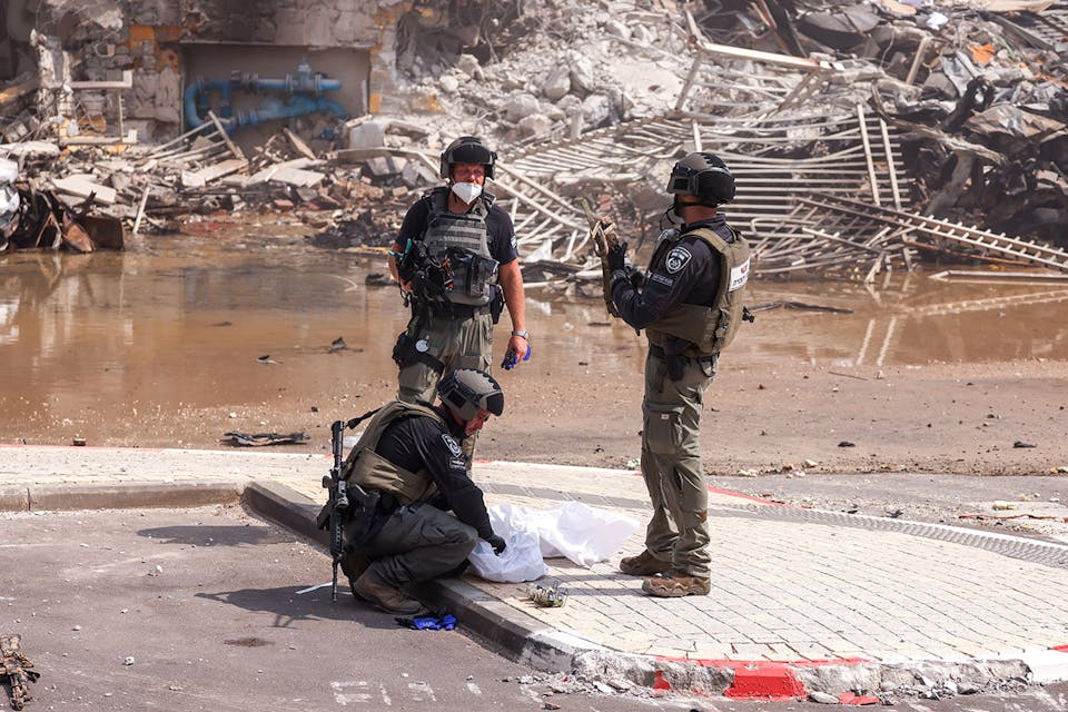 Israeli servicemen in the southern town of Sderot on October 8, 2023. *Chaim Goldberg/Flash90*. Namer Main