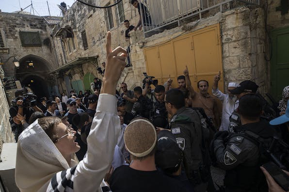 Palestinians, Jewish settlers, and Israeli forces clash at the Temple Mount on August 7, 2022. *Mostafa Alkharouf/Anadolu Agency via Getty Images.* Inbari Response