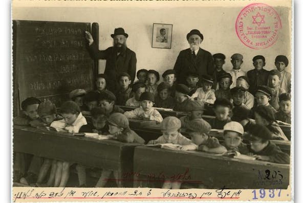 A Talmud Torah in Russia in 1937. *Wikipedia*. Талмуд-тора