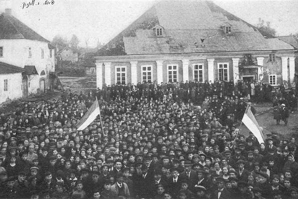 The yeshiva in Novaredok, May 9, 1920. *Wikipedia*. 1280px-Navahradak,_Školny_Dvor._Наваградак,_Школьны_Двор_(9.05.1920)