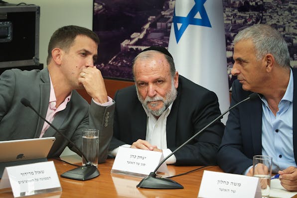 Then-Finance Minister Moshe Kahlon with his deputy Itzhak Cohen and his budget director Shaul Meridor on September 23, 2019. *Flash90.* Pava Main