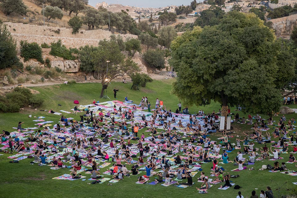 *A mass yoga class in Jerusalem on International Yoga Day in June 2018.* Yonatan Sindel/FLASH90. Wecker Yoga LW