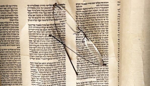 torah-scroll-picture-id120659456 (2)