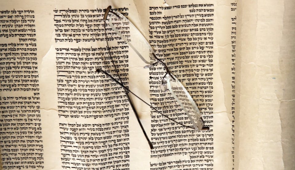 torah-scroll-picture-id120659456 (2)