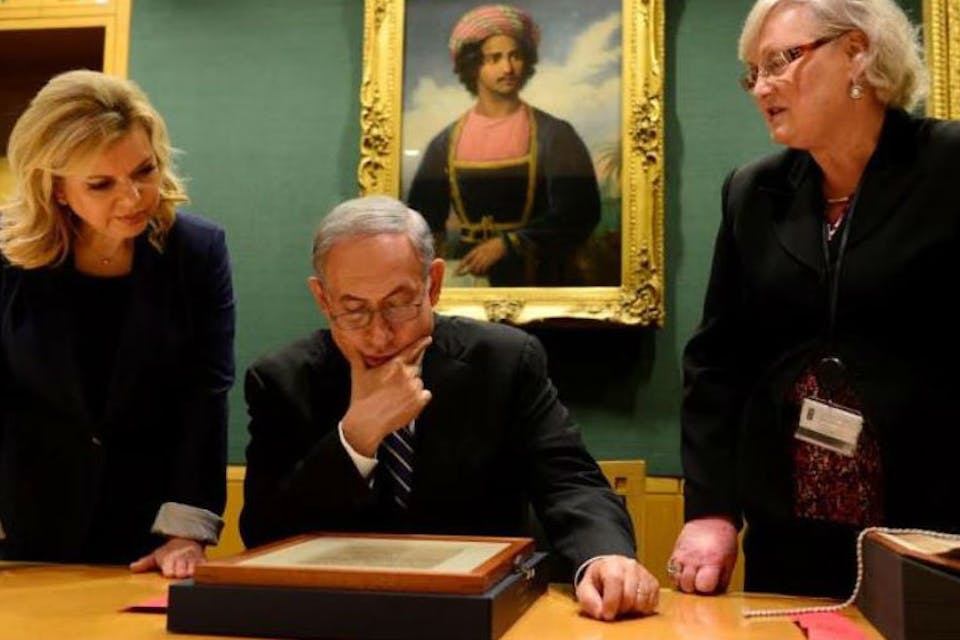 *Sara and Benjamin Netanyahu view the Balfour Declaration at the British Library.* Government Press Office Israel. Netanyahu Balfour