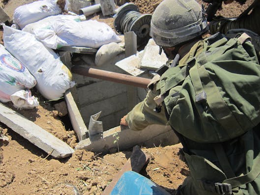 idf_soldiers_found_terror_tunnel_in_gaza_14753333031