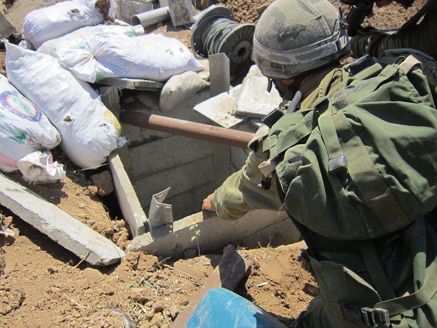 idf_soldiers_found_terror_tunnel_in_gaza_14753333031