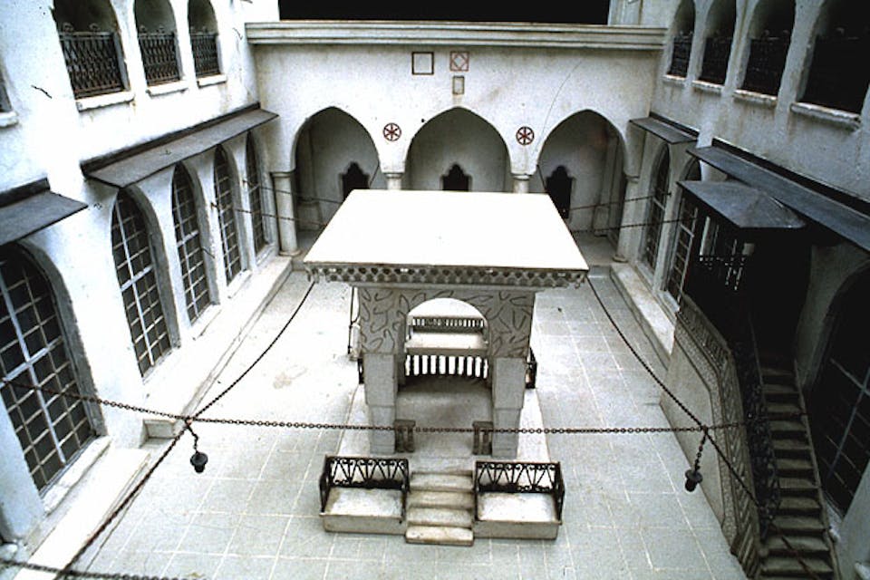 *The courtyard of the Great Synagogue of Aleppo, as depicted in a detailed model.* Beit Hatfutsot, Museum of the Jewish People, Tel Aviv. synagoguemodel1