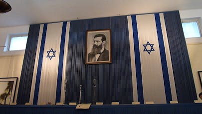 Independence_Hall_(Israel)_P1080467 (1)