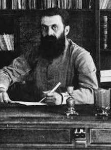 Herzl_at_his_desk