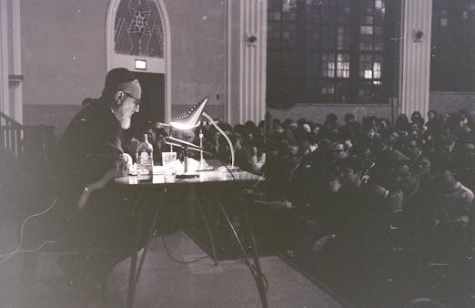 packed shiur at yu (1)