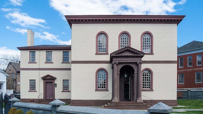 1280px-Touro_Synagogue_Newport_Rhode_Island-ep-6-1