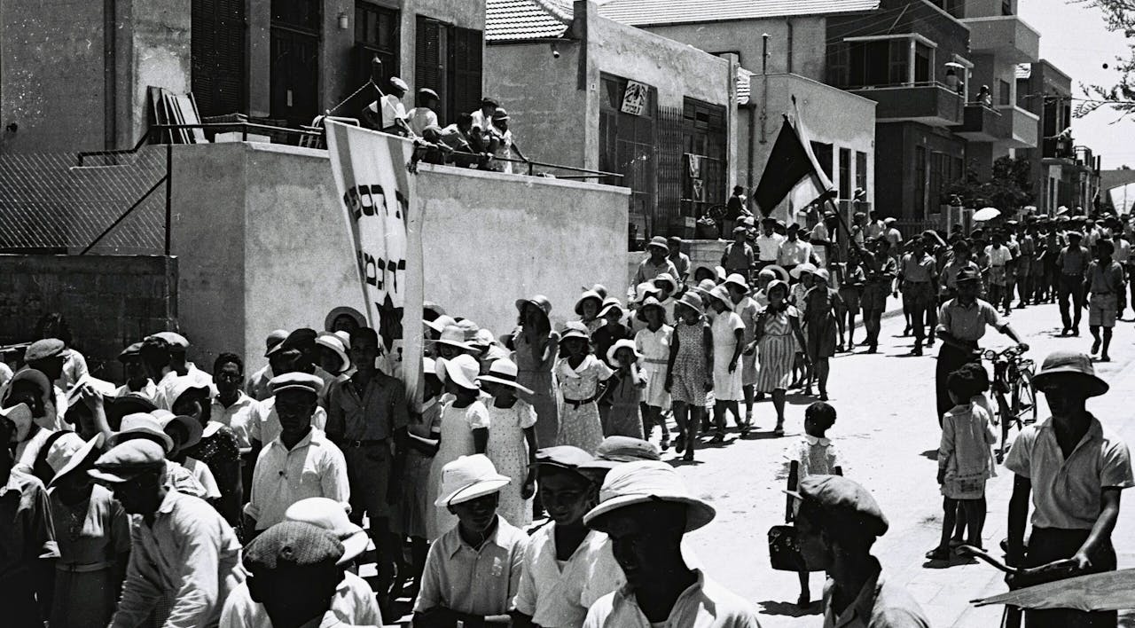 Children in the funeral procession for Leon Pinsker in Tel Aviv on June 25, 1934. *Zoltan Kluger/Government Press Office.* Pinsker Main