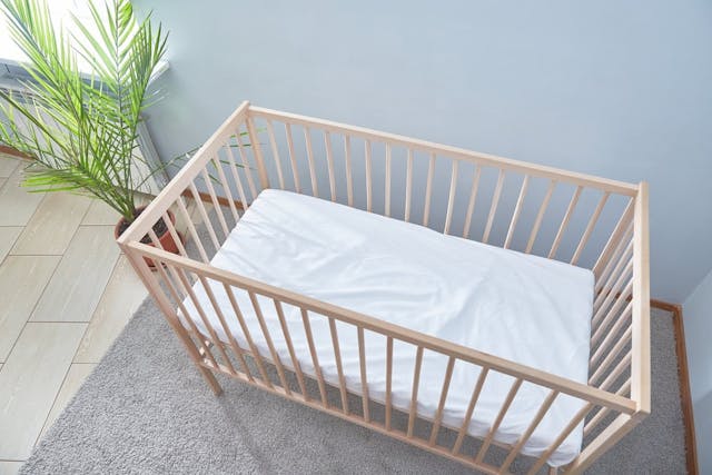 Baby,Bed,Top,View.,A,Bright,Room,With,A,Green