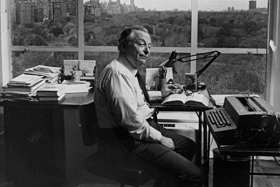 American-essayist-editor-publisher-neoconservative-movement-Irving-Kristol-1981