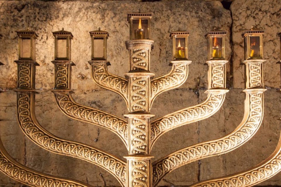 Portada-menora-Hanukkah-Templo-Jerusalen-Milagro-del-aceite