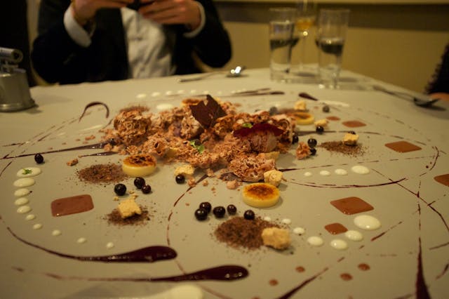 Dessert_at_Alinea