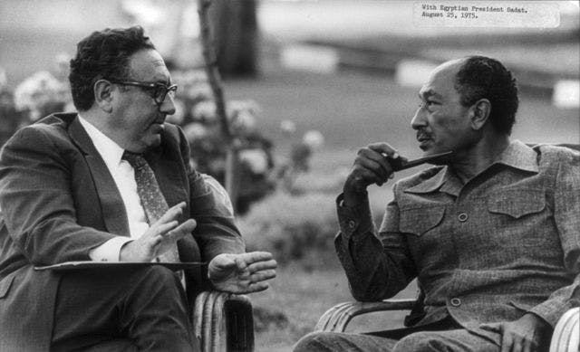640px-Henry_Kissinger_with_Anwar_Sadat_cph.3b13868