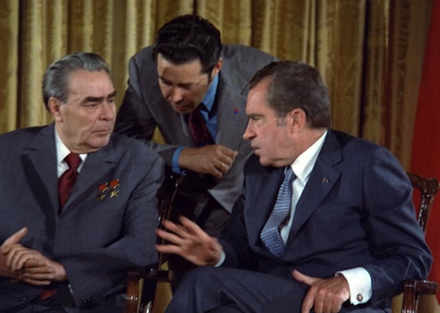 Leonid_Brezhnev_and_Richard_Nixon_talks_in_1973