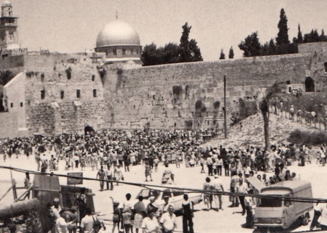 Shavuot-1967-western-wall